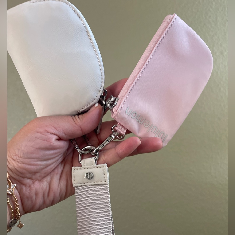 Lululemon Dual pouch keychain